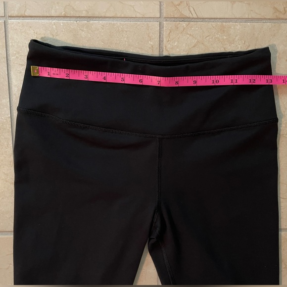 Victoria's Secret Sport Black Cropped Leggings - Picture 3 of 12